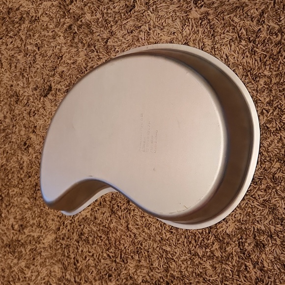 Wilton Perfect Paisley Curve-Shaped Cake Pan Set - Picture 8 of 13